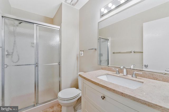 926 MOOREFIELD CREEK RD SW, Vienna, VA 22180