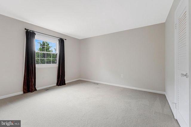 926 MOOREFIELD CREEK RD SW, Vienna, VA 22180