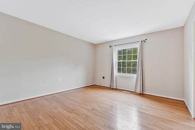 926 MOOREFIELD CREEK RD SW, Vienna, VA 22180