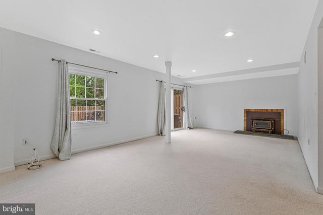 926 MOOREFIELD CREEK RD SW, Vienna, VA 22180