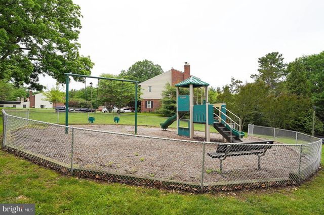 926 MOOREFIELD CREEK RD SW, Vienna, VA 22180