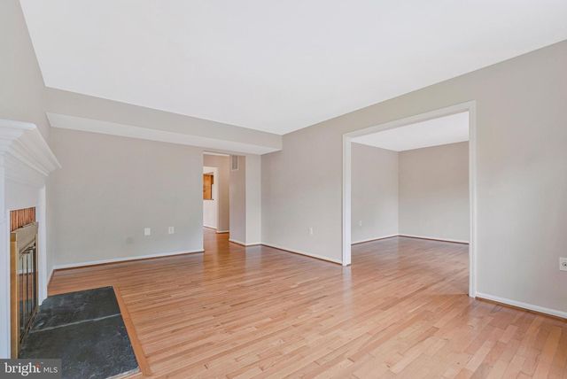 926 MOOREFIELD CREEK RD SW, Vienna, VA 22180