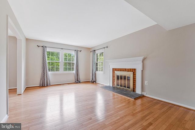 926 MOOREFIELD CREEK RD SW, Vienna, VA 22180