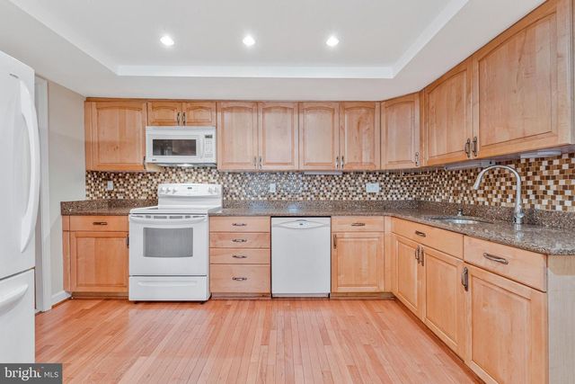 926 MOOREFIELD CREEK RD SW, Vienna, VA 22180