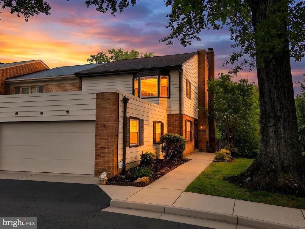 926 MOOREFIELD CREEK RD SW, Vienna, VA 22180