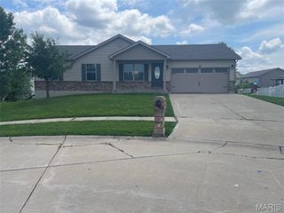 32 Rolling Rock Creek Court, Wentzville, MO 63385