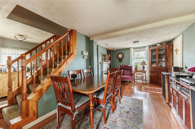 11 Woodneath Crescent, East Rochester, NY 14445