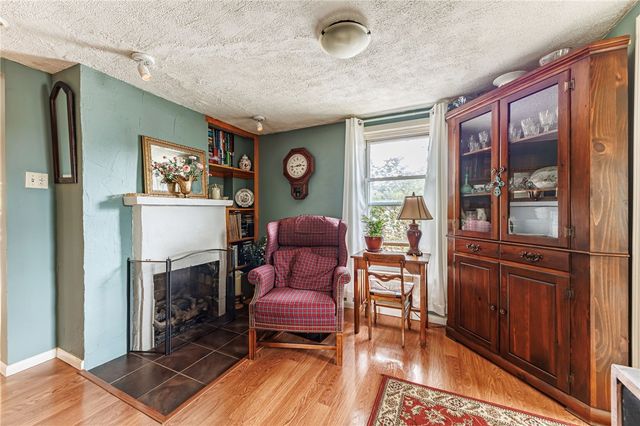 11 Woodneath Crescent, East Rochester, NY 14445