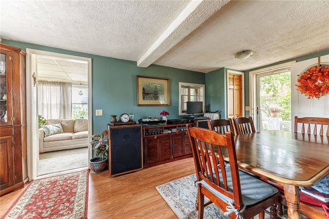 11 Woodneath Crescent, East Rochester, NY 14445