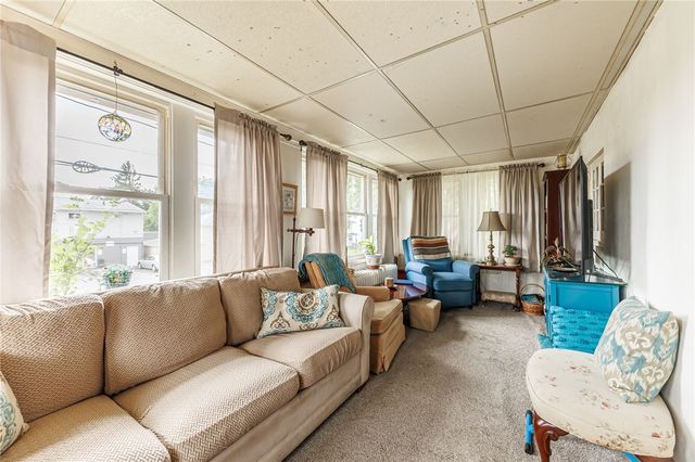 11 Woodneath Crescent, East Rochester, NY 14445