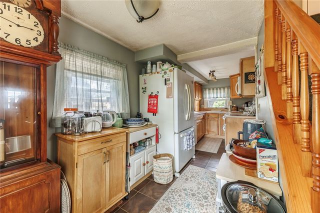 11 Woodneath Crescent, East Rochester, NY 14445