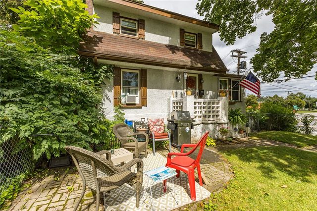 11 Woodneath Crescent, East Rochester, NY 14445