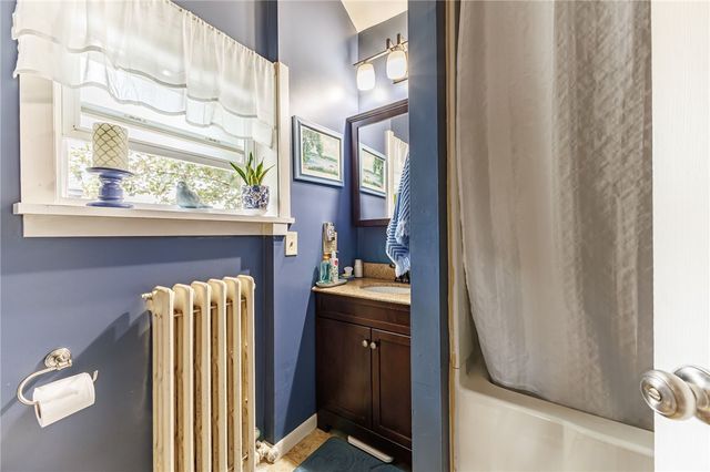 11 Woodneath Crescent, East Rochester, NY 14445