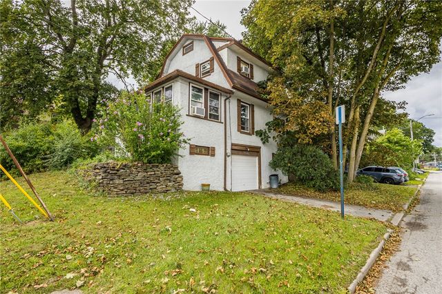11 Woodneath Crescent, East Rochester, NY 14445