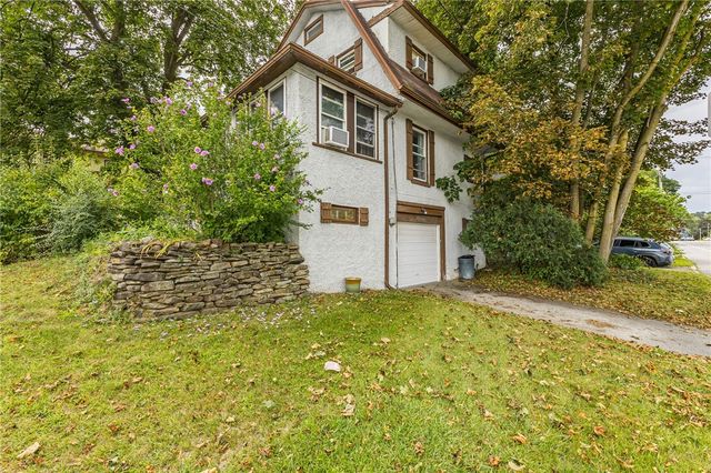 11 Woodneath Crescent, East Rochester, NY 14445