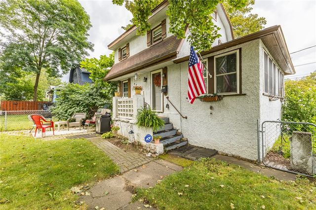 11 Woodneath Crescent, East Rochester, NY 14445