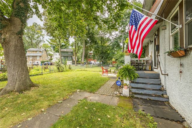11 Woodneath Crescent, East Rochester, NY 14445