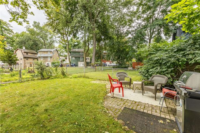 11 Woodneath Crescent, East Rochester, NY 14445