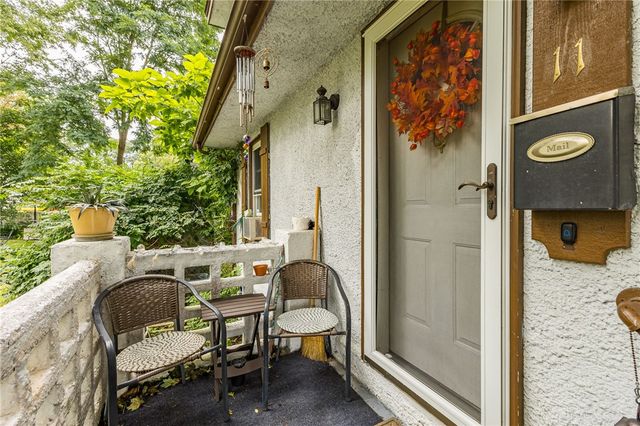 11 Woodneath Crescent, East Rochester, NY 14445