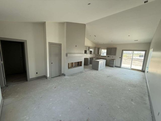 1611 Midway Ct., Valley Center, KS 67147