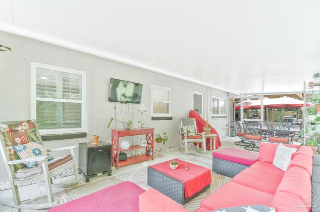 605 Lownde Ave, Pensacola, FL 32507