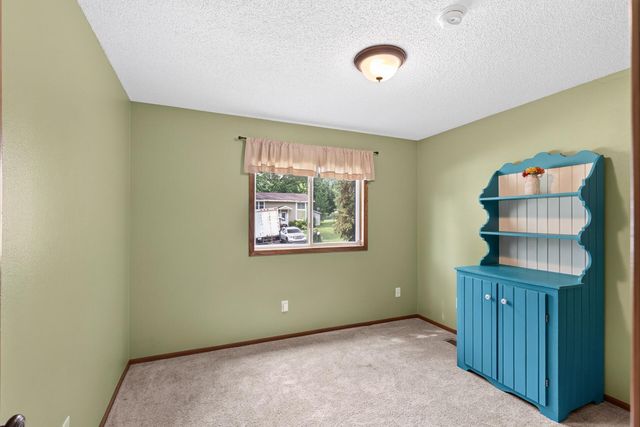 1520 Independence Avenue, Chaska, MN 55318