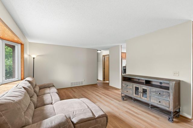 1520 Independence Avenue, Chaska, MN 55318