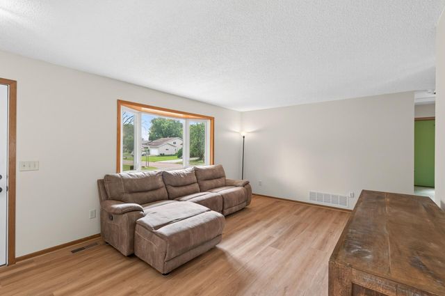 1520 Independence Avenue, Chaska, MN 55318