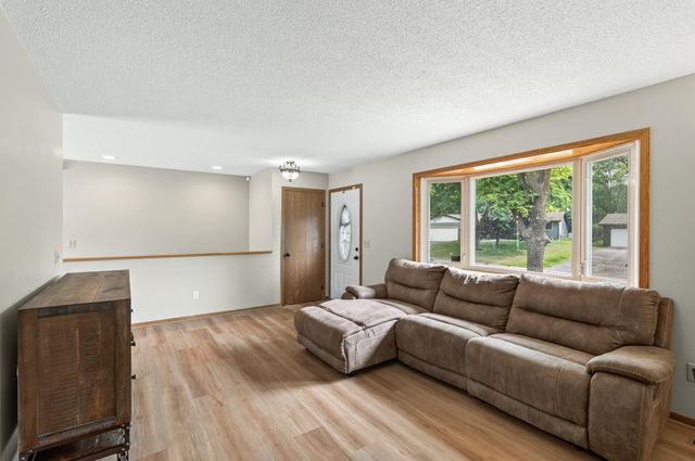 1520 Independence Avenue, Chaska, MN 55318