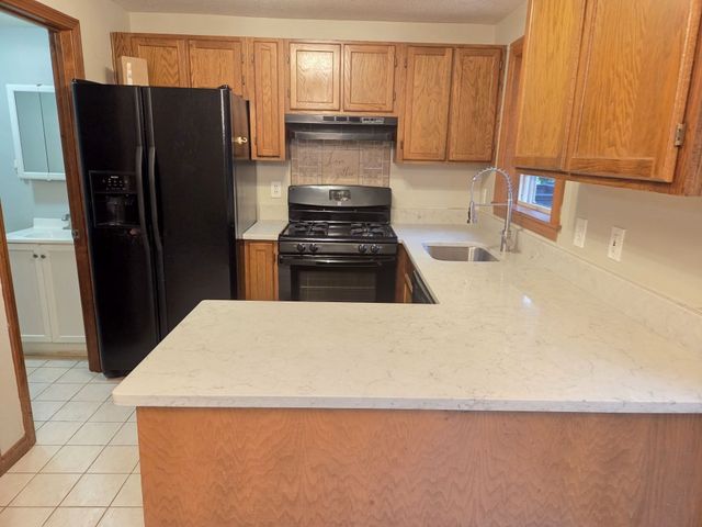 80 Smith St 2A, Lowell, MA 01851