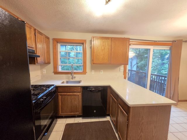 80 Smith St 2A, Lowell, MA 01851