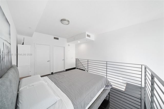 60 SW 13th St 4008, Miami, FL 33130