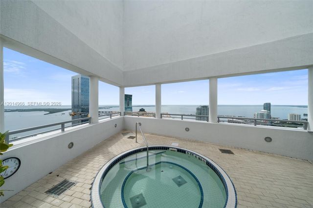 60 SW 13th St 4008, Miami, FL 33130