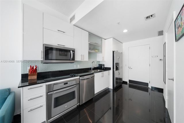 60 SW 13th St 4008, Miami, FL 33130