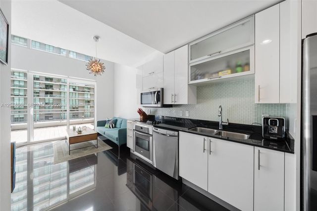 60 SW 13th St 4008, Miami, FL 33130
