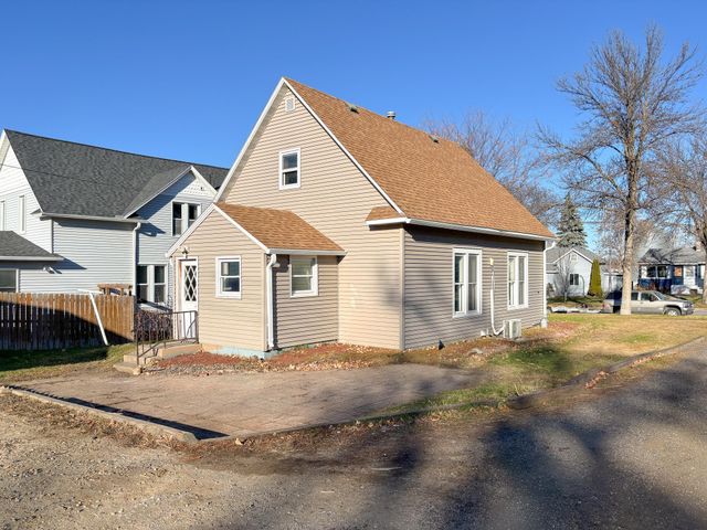 314 E Vernon Avenue, Fergus Falls, MN 56537