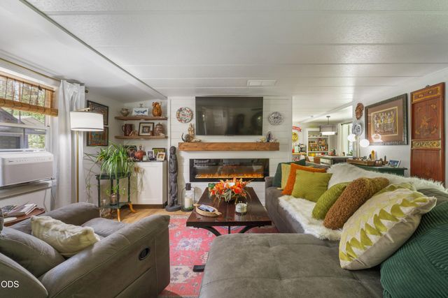14773 N North Sugar Pine Way, La Pine, OR 97739