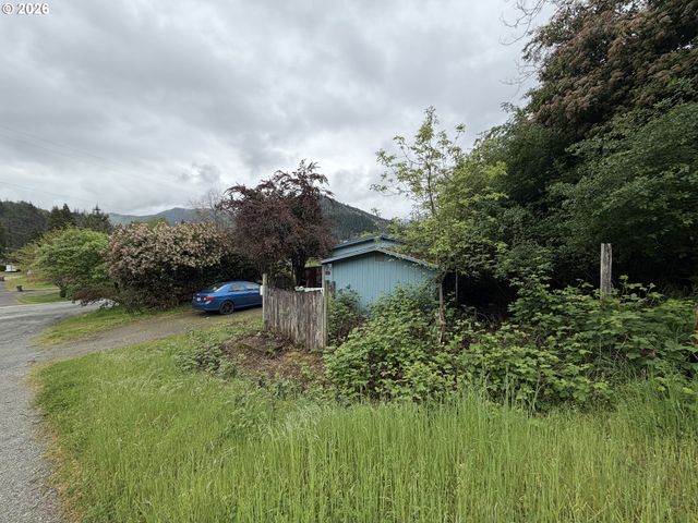 521 Nw HARRISON St, Canyonville, OR 97417