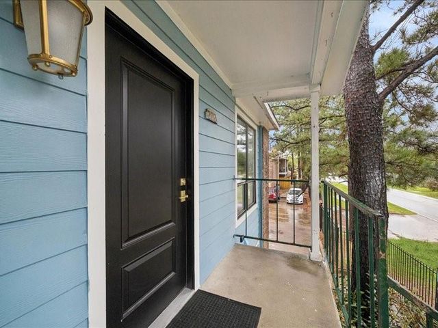 7402 Alabonson Road 202, Houston, TX 77088