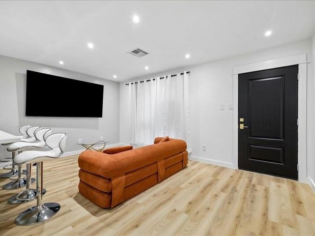 7402 Alabonson Road 202, Houston, TX 77088