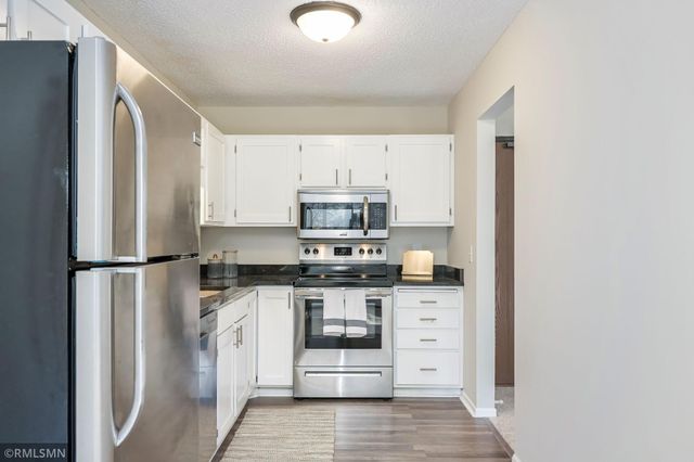 7501 W 101st Street 112, Bloomington, MN 55438