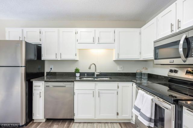 7501 W 101st Street 112, Bloomington, MN 55438