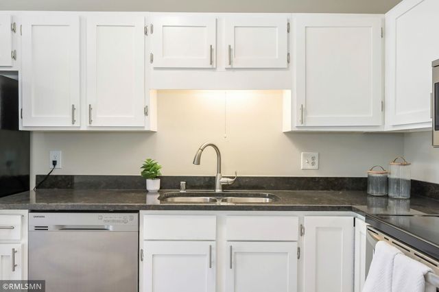 7501 W 101st Street 112, Bloomington, MN 55438