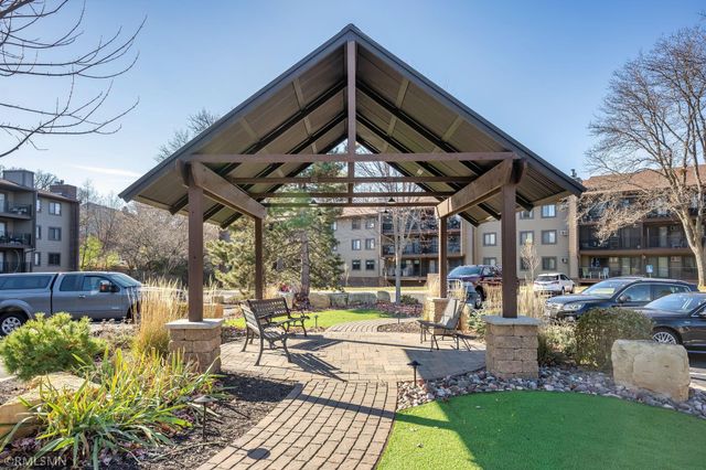 7501 W 101st Street 112, Bloomington, MN 55438