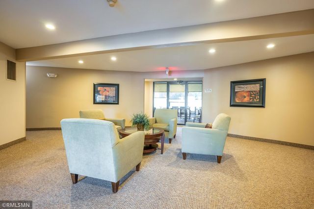 7501 W 101st Street 112, Bloomington, MN 55438