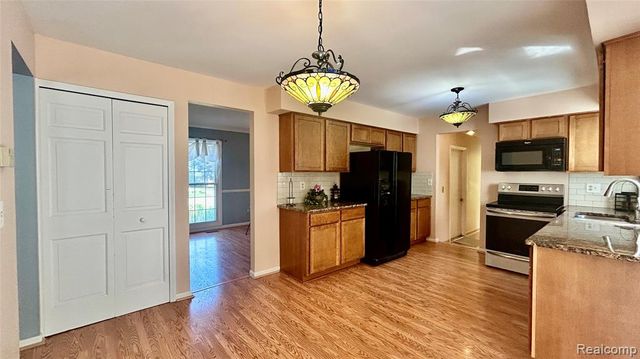43095 Whisper Court, Northville, MI 48168