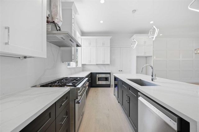 1110 Peden Street B, Houston, TX 77006