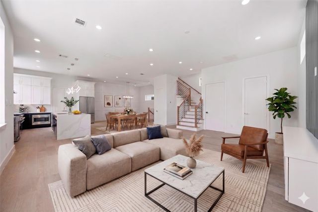 1110 Peden Street B, Houston, TX 77006