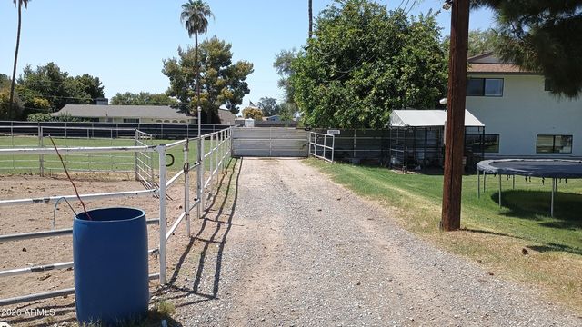4410 W BANFF Lane, Glendale, AZ 85306