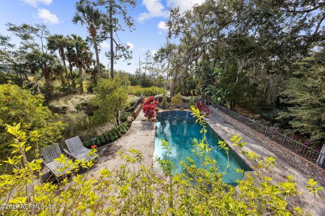 135 LONG POINT Drive, Fernandina Beach, FL 32034